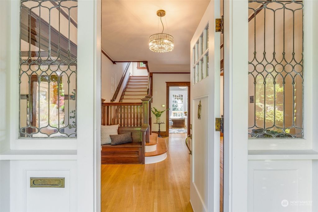 Photo of 806 37th Avenue, Seattle, WA 98122 (MLS # 2286139)