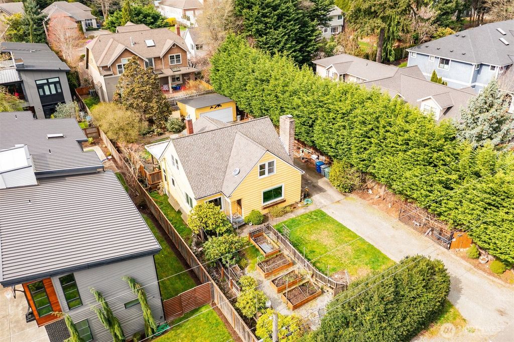 Photo of 521 98th Ave Ave NE, Bellevue, WA 98004 (MLS # 2355357)