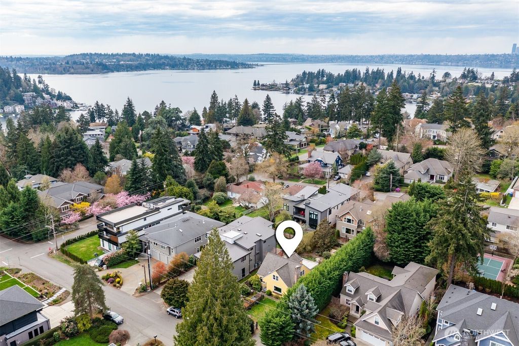 Photo of 521 98th Ave Ave NE, Bellevue, WA 98004 (MLS # 2355357)