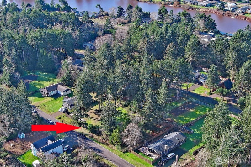 743 Duck Lake Drive NE