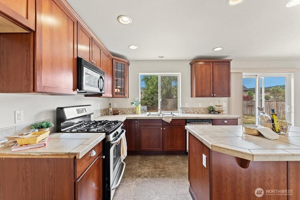 Photo of 209 Burr Street NE, Orting, WA 98360 (MLS # 2568579)