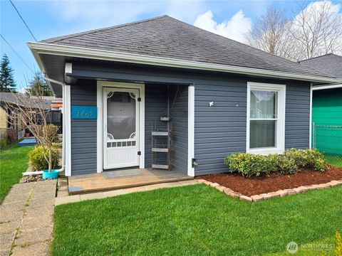 Photo of 1407 Laurel Street, Hoquiam, WA 98550 (MLS # 2497482)