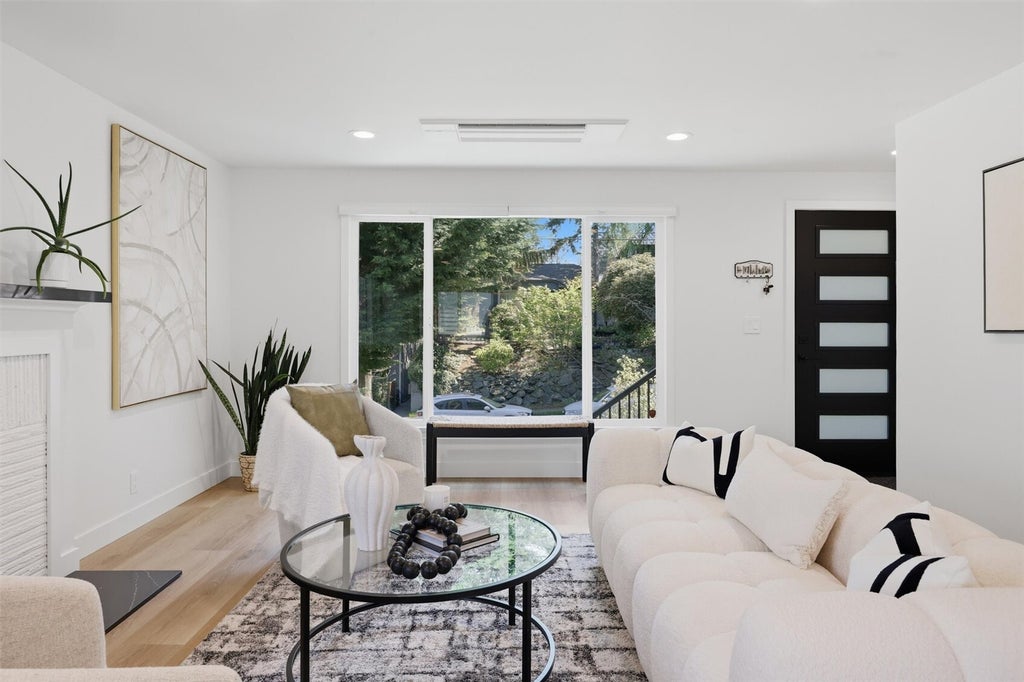 Photo of 4257 W 33rd Ave Ave W #1, Seattle, WA 98199 (MLS # 2597261)