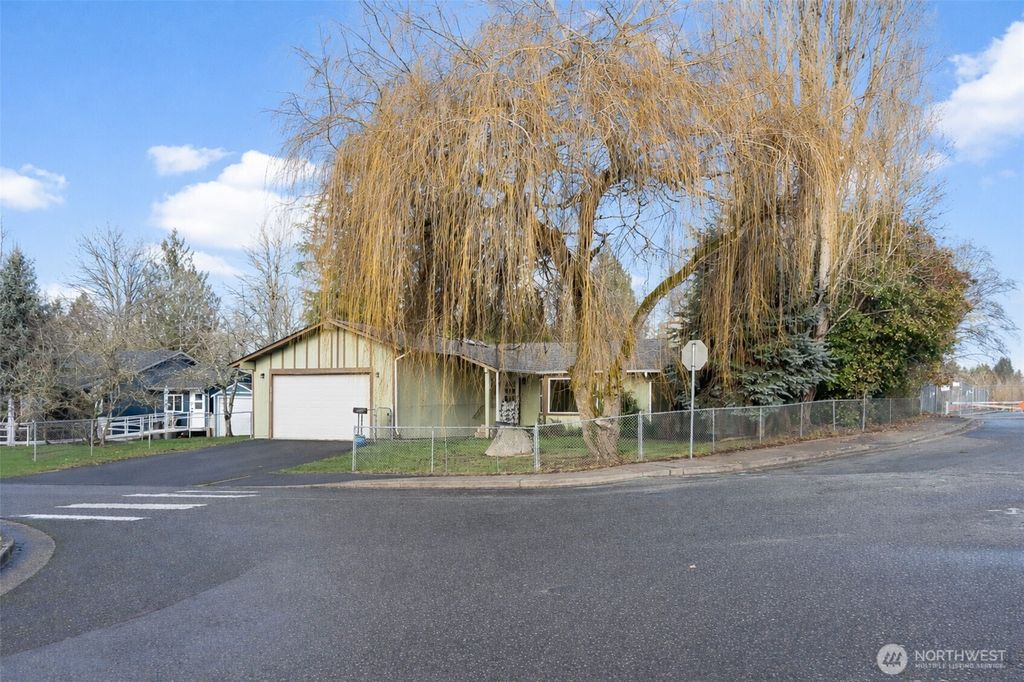 Photo of 808 E 31st Street, Bremerton, WA 98310 (MLS # 2460357)