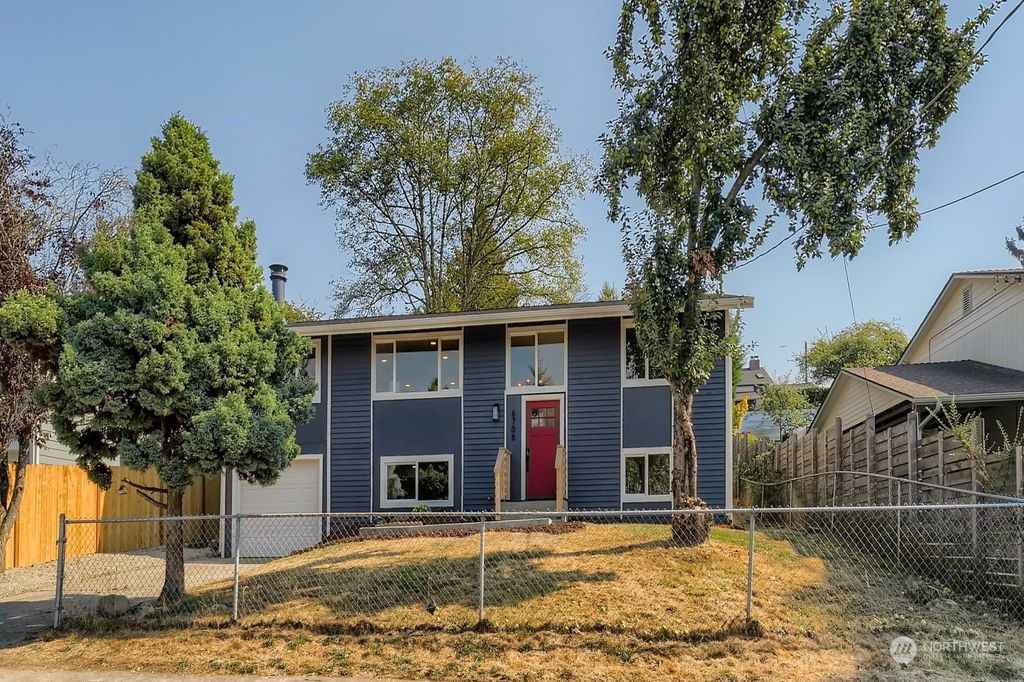 Photo of 6708 14th Avenue SW, Seattle, WA 98106 (MLS # 2000140)