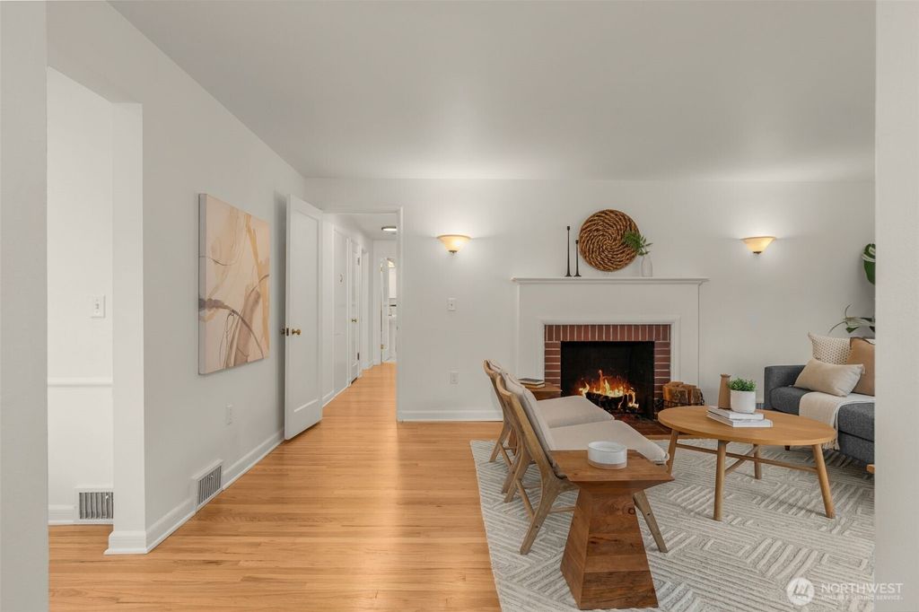 Photo of 6856 32nd Avenue NE, Seattle, WA 98115 (MLS # 2340598)