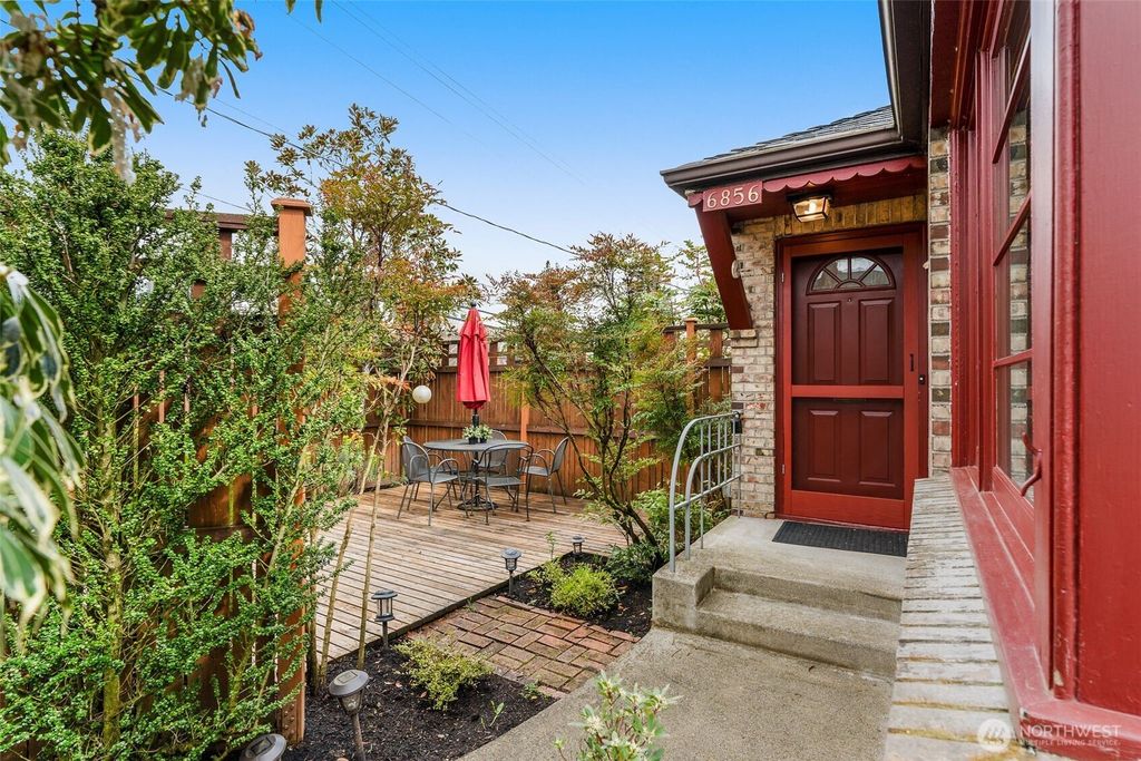 Photo of 6856 32nd Avenue NE, Seattle, WA 98115 (MLS # 2340598)