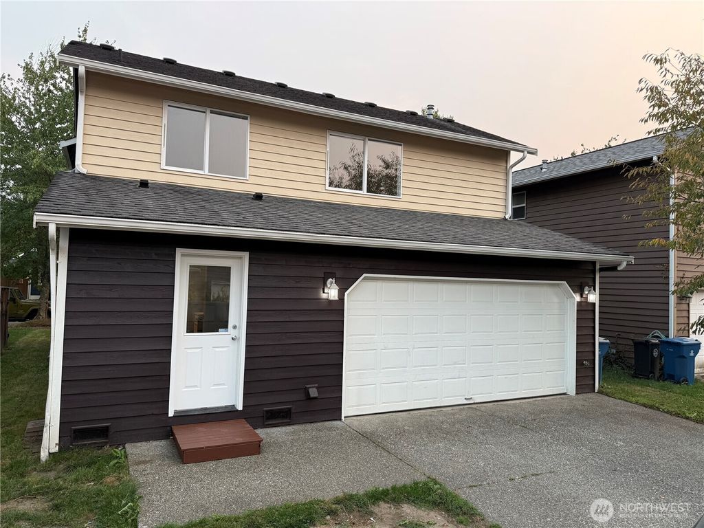 Photo of 207 Willow Avenue W, Sultan, WA 98294 (MLS # 2430082)