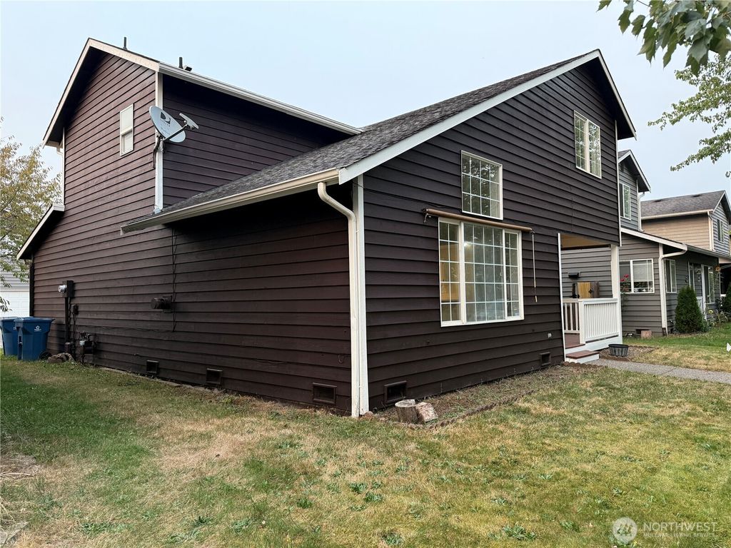 Photo of 207 Willow Avenue W, Sultan, WA 98294 (MLS # 2430082)