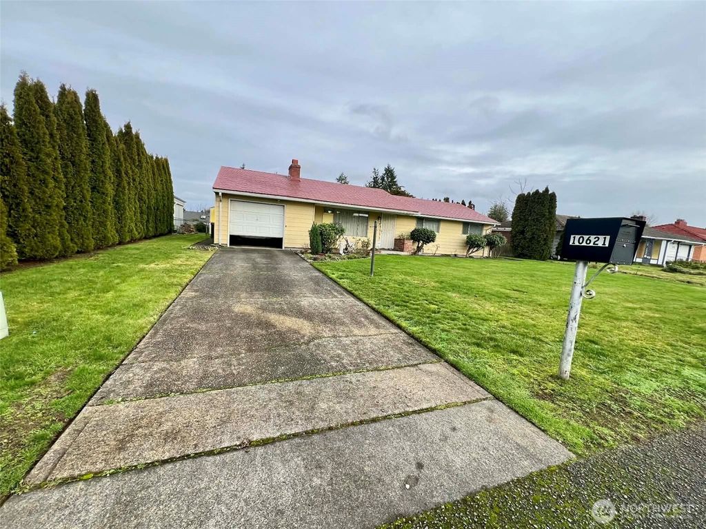 Photo of 10621 Westwood Drive SW, Lakewood, WA 98499 (MLS # 2467099)