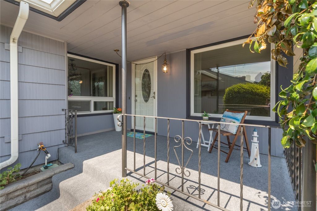 Photo of 2007 Trenton Avenue, Bremerton, WA 98310 (MLS # 2550209)