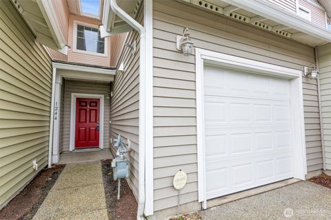 Photo of 1244 S 51 Place NE, Auburn, WA 98002 (MLS # 2522941)