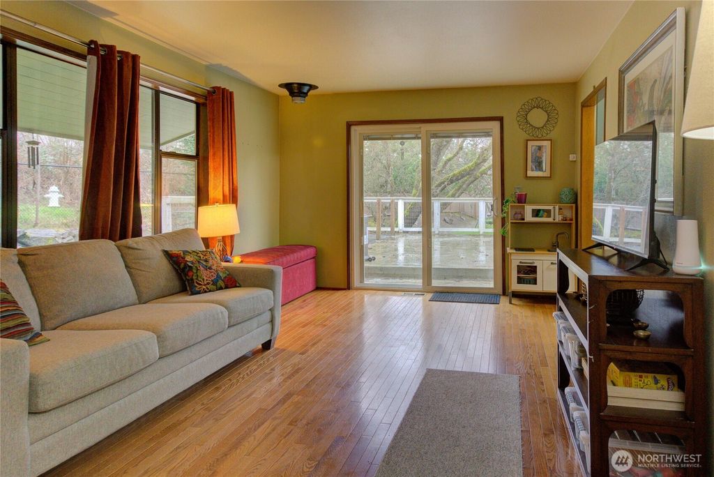 Photo of 8311 NE 175TH Street, Kenmore, WA 98028 (MLS # 2484956)