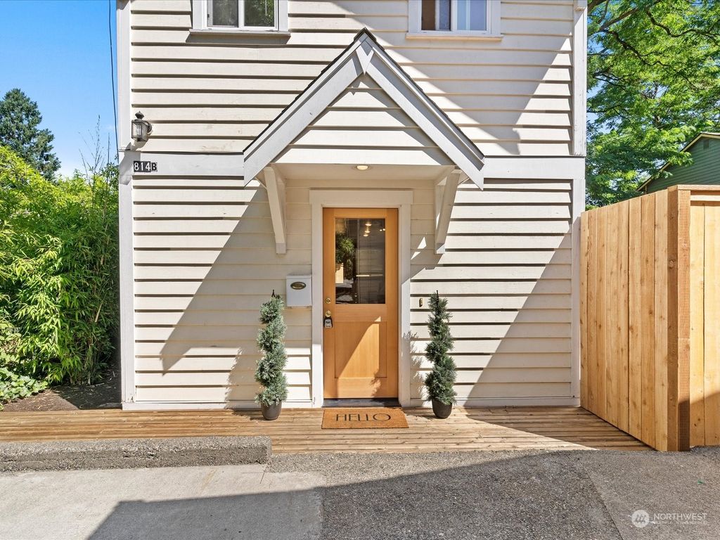 Photo of 814 NE 92nd Street #B, Seattle, WA 98115 (MLS # 2269702)