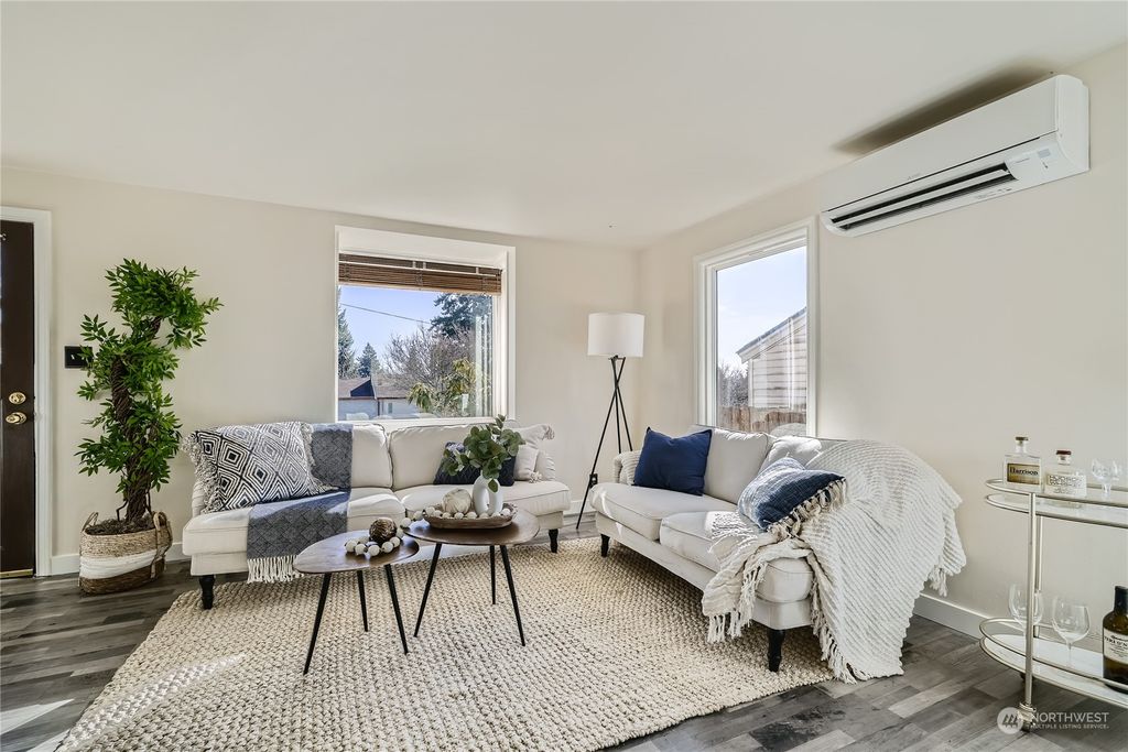 Photo of 7919 32nd Avenue SW, Seattle, WA 98126 (MLS # 2210963)