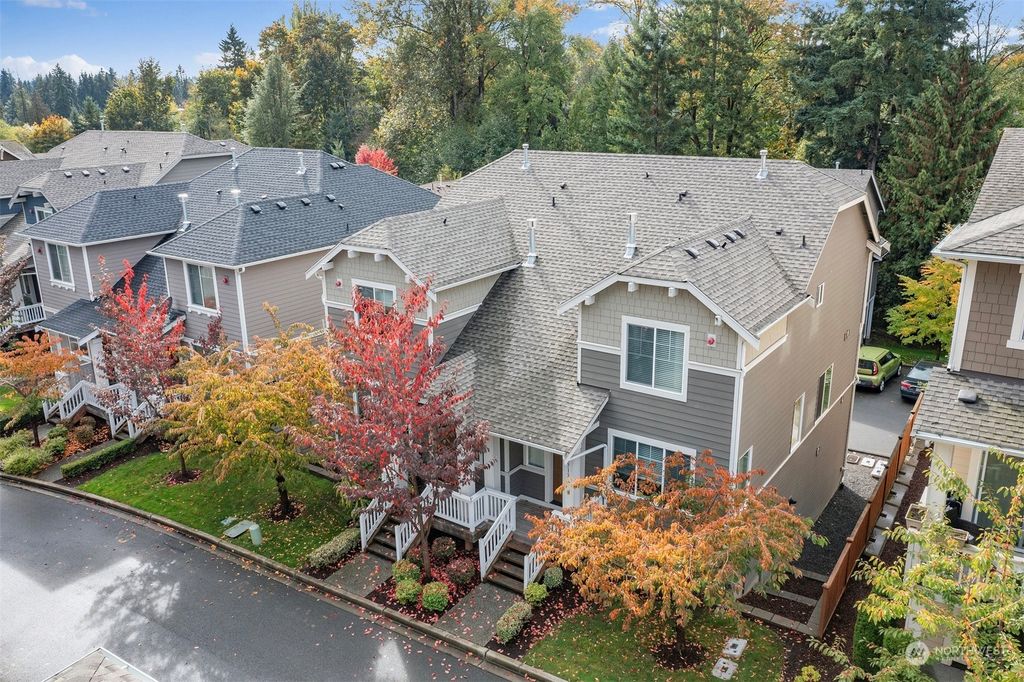 Photo of 19713 26th Park W #B, Lynnwood, WA 98036 (MLS # 2171599)