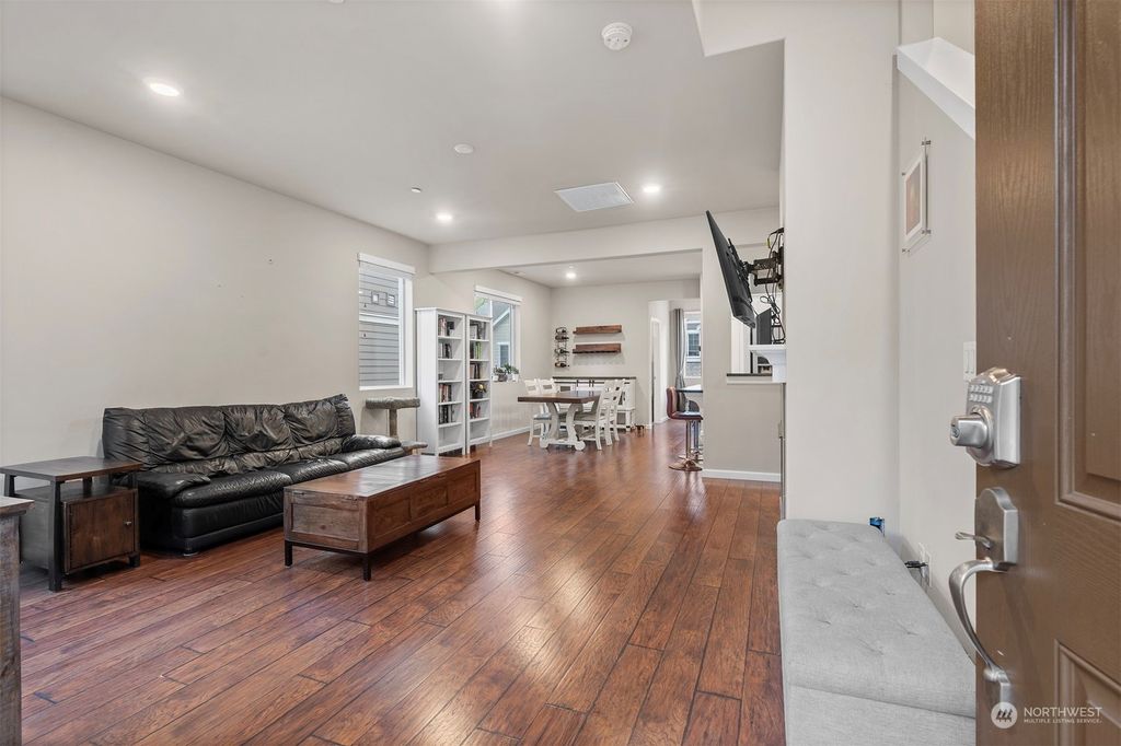Photo of 19713 26th Park W #B, Lynnwood, WA 98036 (MLS # 2171599)