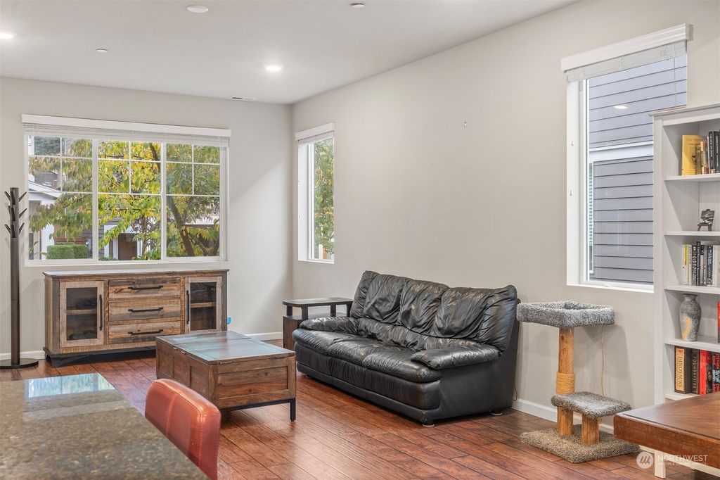 Photo of 19713 26th Park W #B, Lynnwood, WA 98036 (MLS # 2171599)