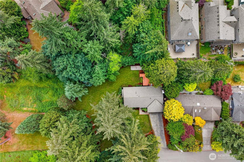 Photo of 21313 NE 10th Place, Sammamish, WA 98074 (MLS # 2537270)