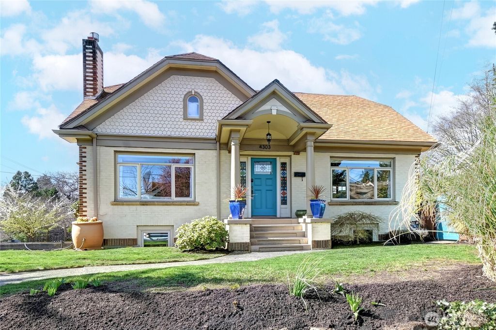 Photo of 4303 Wallingford Avenue N, Seattle, WA 98103 (MLS # 2342354)