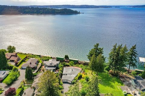 612 1st Street Steilacoom WA 98388