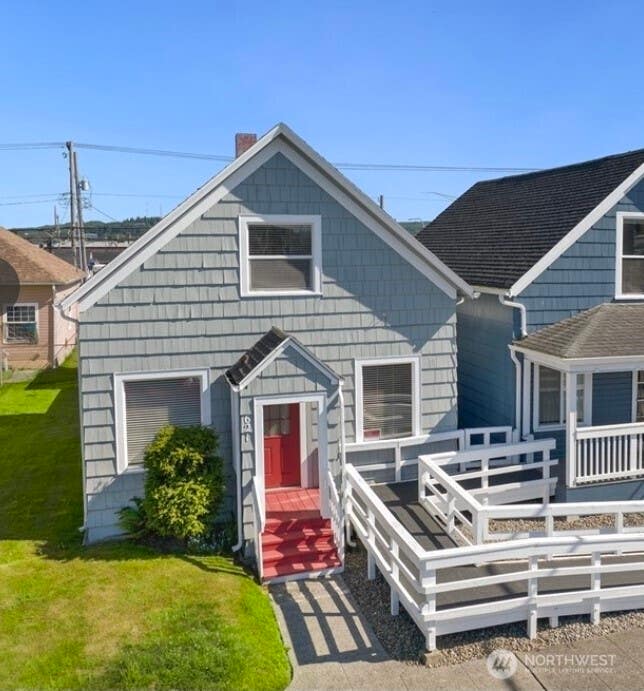 Photo of 621 W Market Street, Aberdeen, WA 98520 (MLS # 2563936)