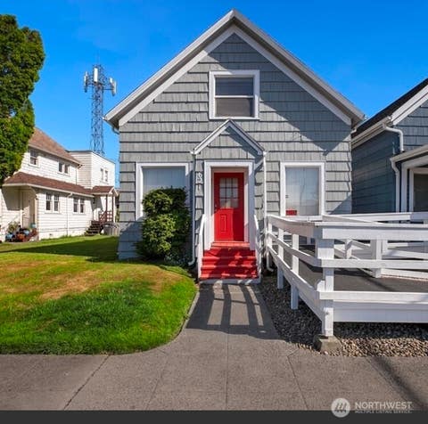 Photo of 621 W Market Street, Aberdeen, WA 98520 (MLS # 2563936)