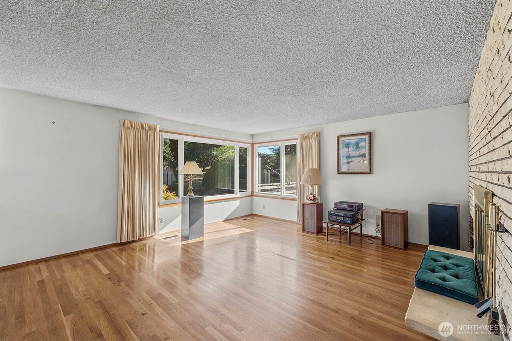 Photo of 1027 S 112th Street, Seattle, WA 98168 (MLS # 2440843)