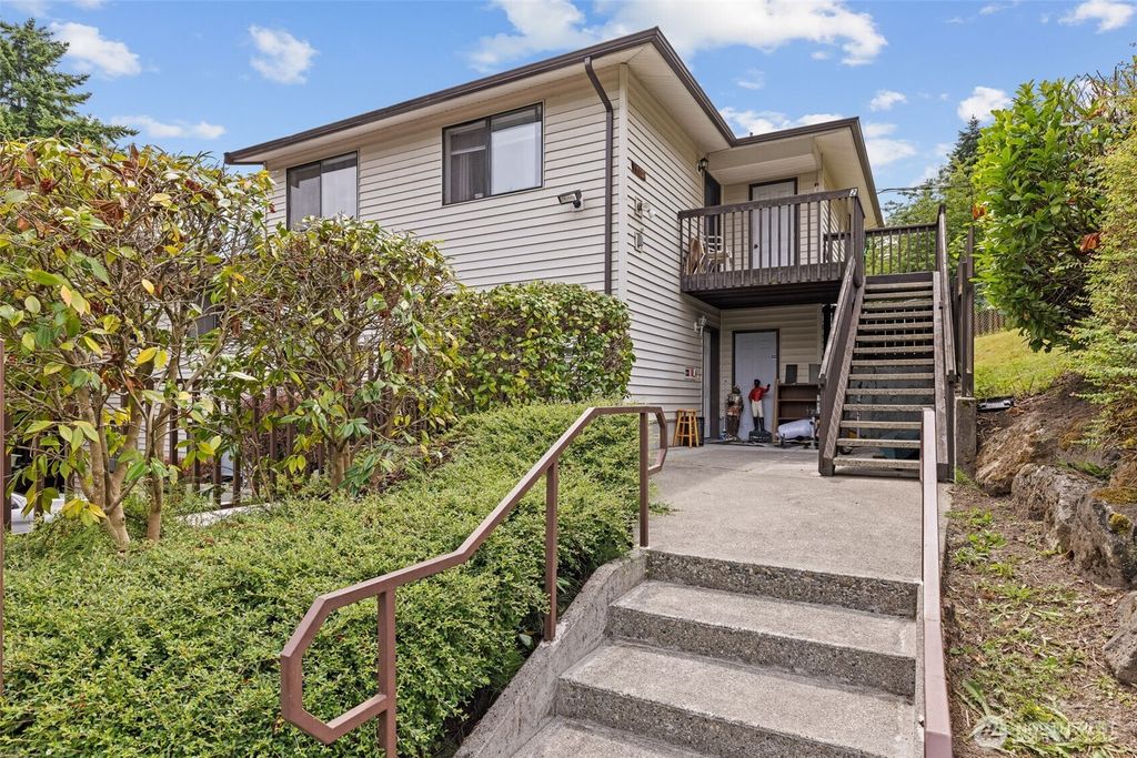 Photo of 13004 33rd Avenue S, Tukwila, WA 98168 (MLS # 2400712)