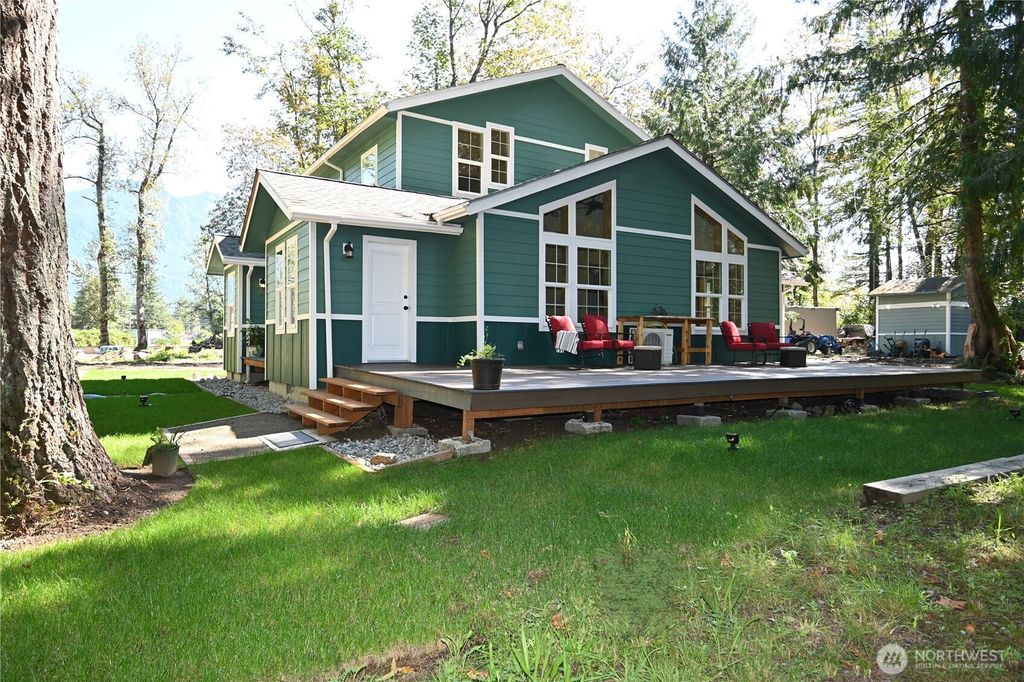 Photo of 1218 Croft Avenue, Gold Bar, WA 98251 (MLS # 2488992)