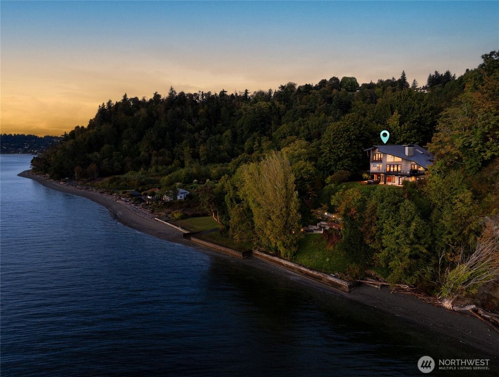 Photo of 20423 10th Place SW, Normandy Park, WA 98166 (MLS # 2433263)