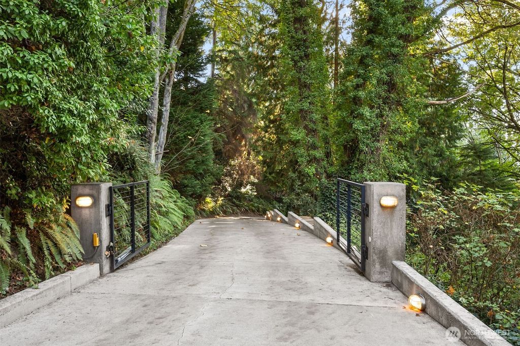 Photo of 20423 10th Place SW, Normandy Park, WA 98166 (MLS # 2433263)