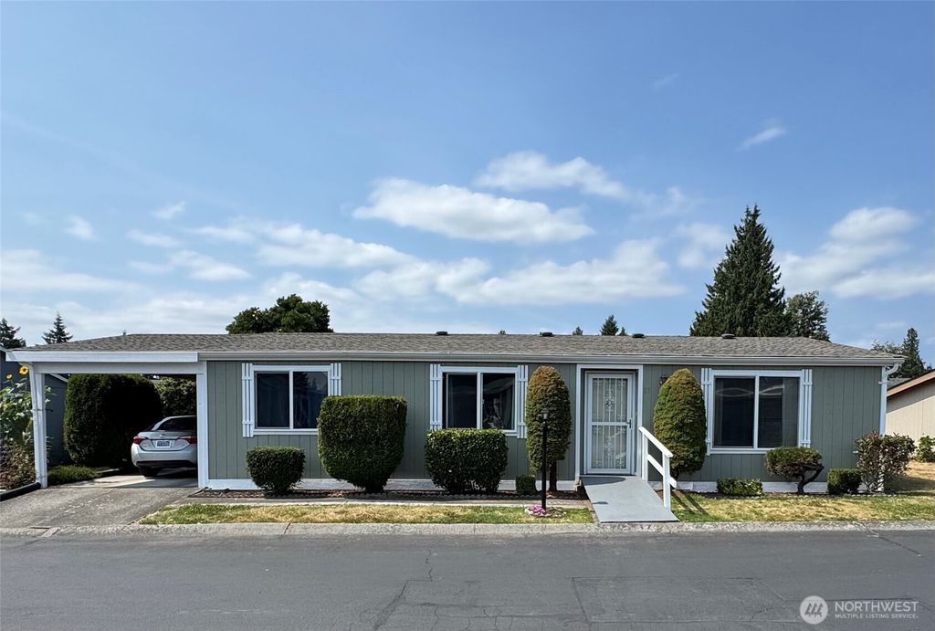 Photo of 707 37th Street SE #17, Auburn, WA 98002 (MLS # 2421245)