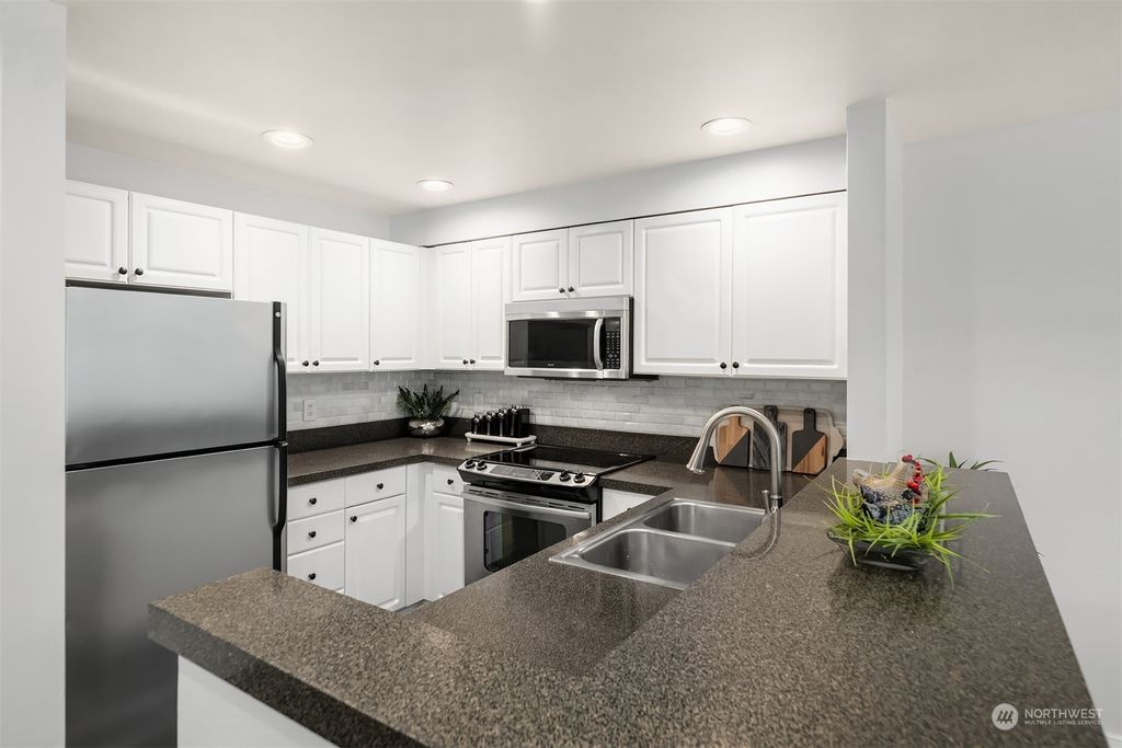 Photo of 500 Aloha Street #305, Seattle, WA 98109 (MLS # 2323693)