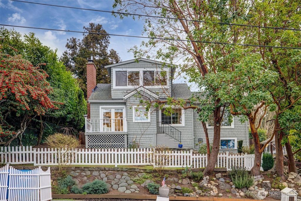 Photo of 2726 50th Avenue SW, Seattle, WA 98116 (MLS # 2469307)