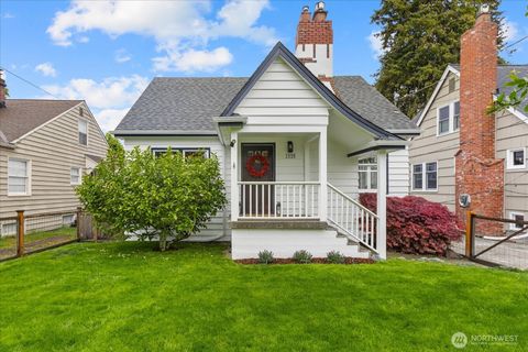 Photo of 1020 NE 100th Street #1, Seattle, WA 98125 (MLS # 2524221)