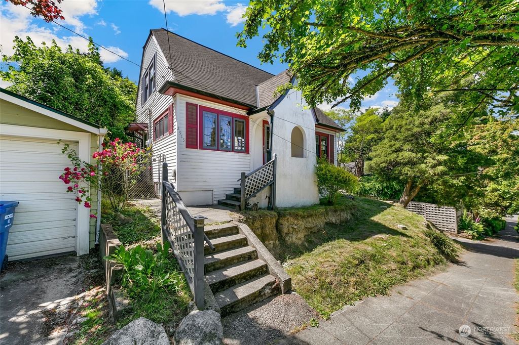 Photo of 2915 E Pine Street, Seattle, WA 98122 (MLS # 2077123)