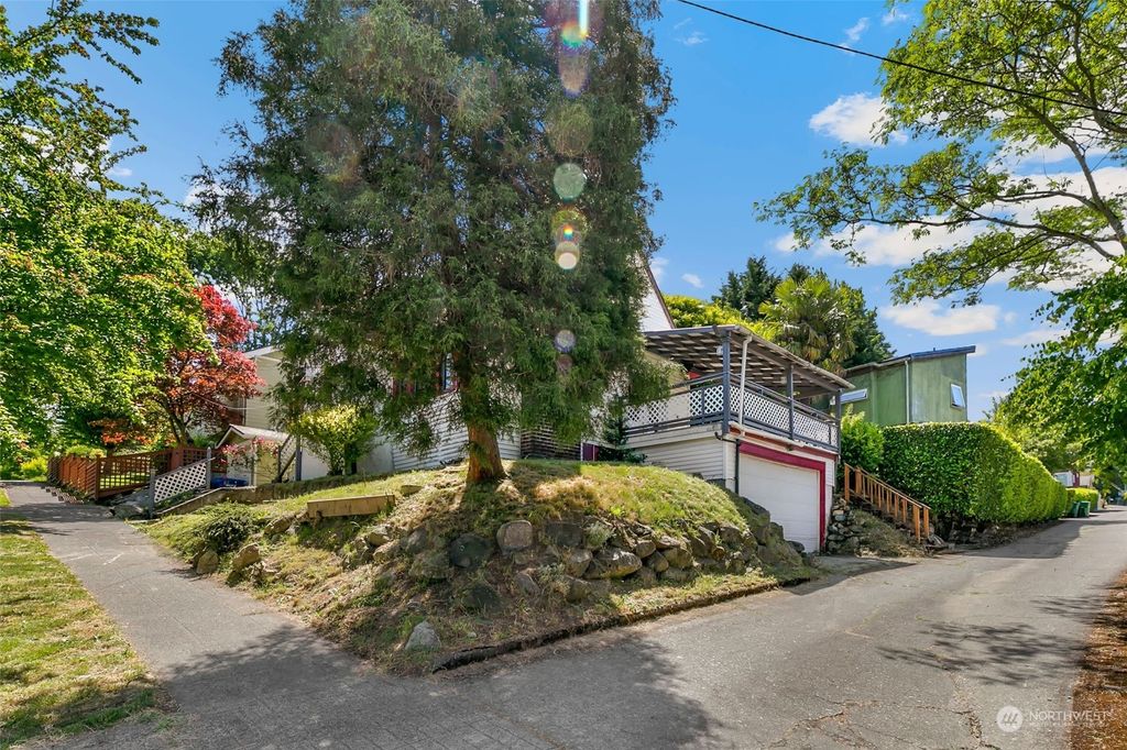 Photo of 2915 E Pine Street, Seattle, WA 98122 (MLS # 2077123)