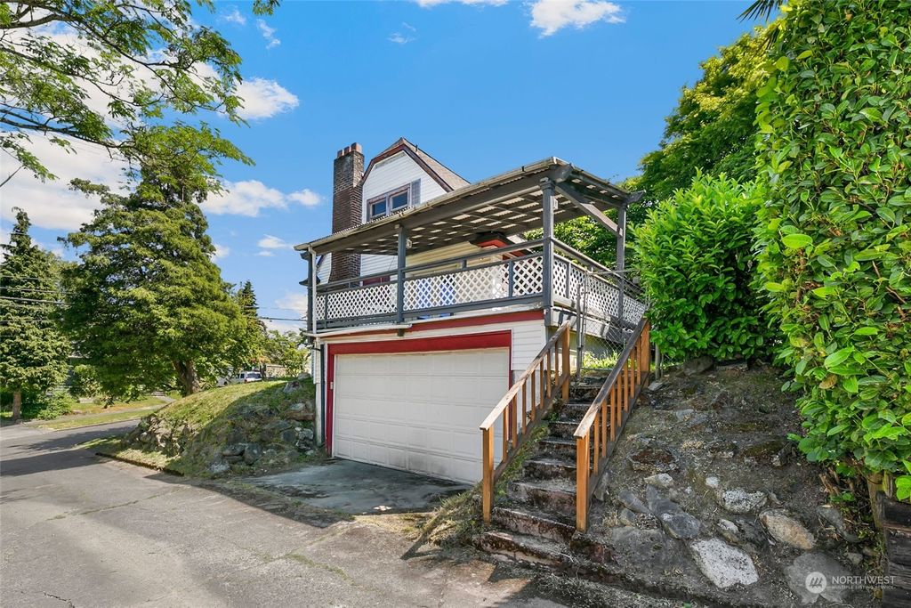 Photo of 2915 E Pine Street, Seattle, WA 98122 (MLS # 2077123)