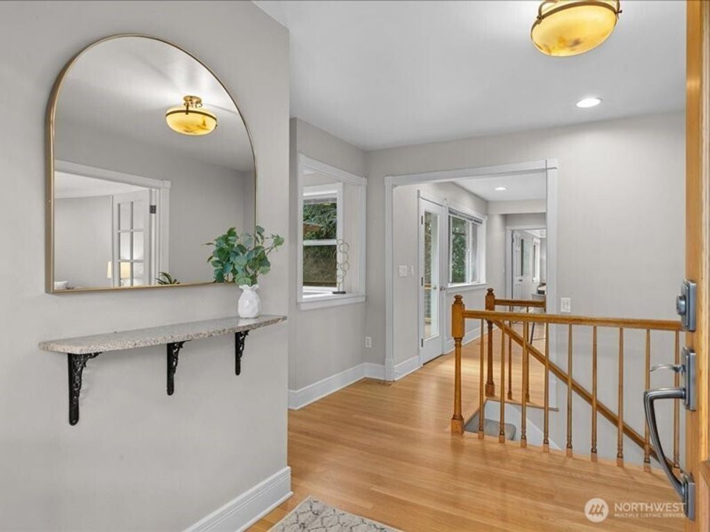 Photo of 403 Slater Street S, Kirkland, WA 98033 (MLS # 2482131)