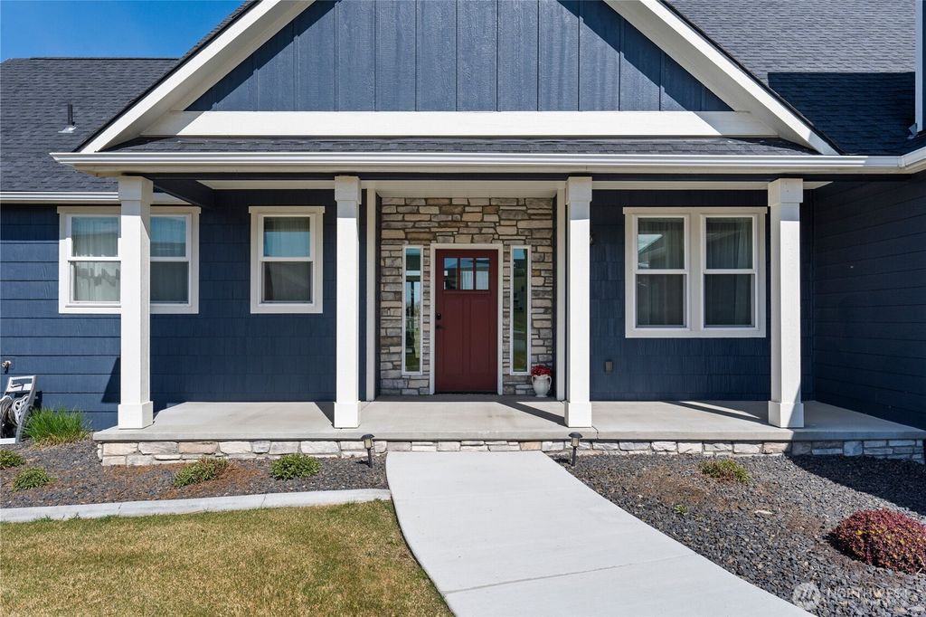 Photo of 8090 Desert Sage Court SE, Othello, WA 99344 (MLS # 2500875)