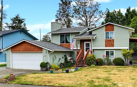 Photo of 3200 SE 20th Court, Renton, WA 98058 (MLS # 2551044)