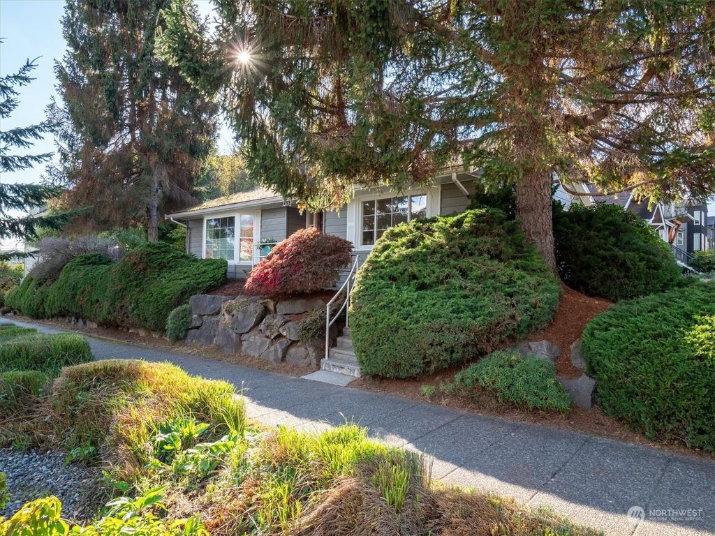 Photo of 6515 28th Avenue NW, Seattle, WA 98117 (MLS # 2304727)