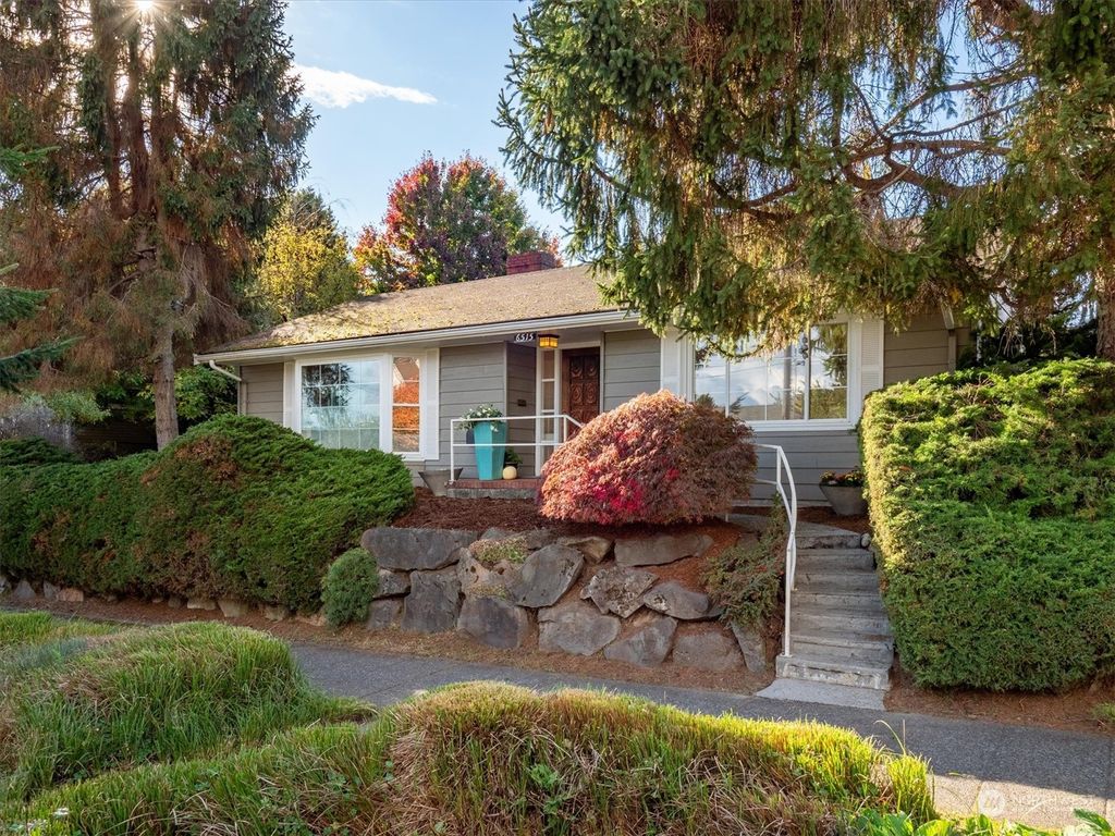 Photo of 6515 28th Avenue NW, Seattle, WA 98117 (MLS # 2304727)