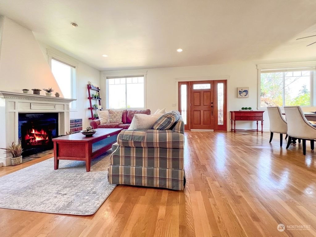 Photo of 333 24th Avenue E, Seattle, WA 98112 (MLS # 2324500)