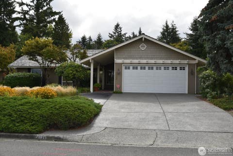 Photo of 14139 SE 45th Street, Bellevue, WA 98006 (MLS # 2547052)