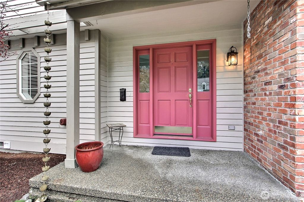 Photo of 1116 SW 335th Street, Federal Way, WA 98023 (MLS # 2346259)