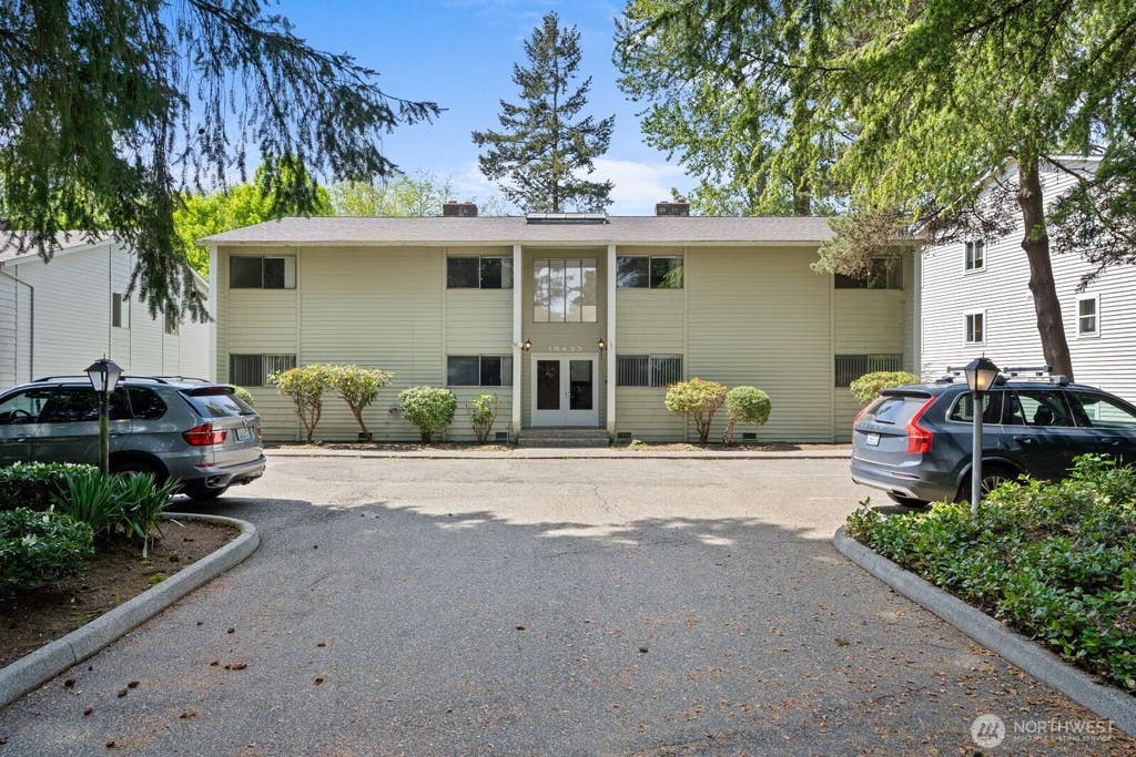 Photo of 19433 28th Avenue NE, Lake Forest Park, WA 98155 (MLS # 2547640)
