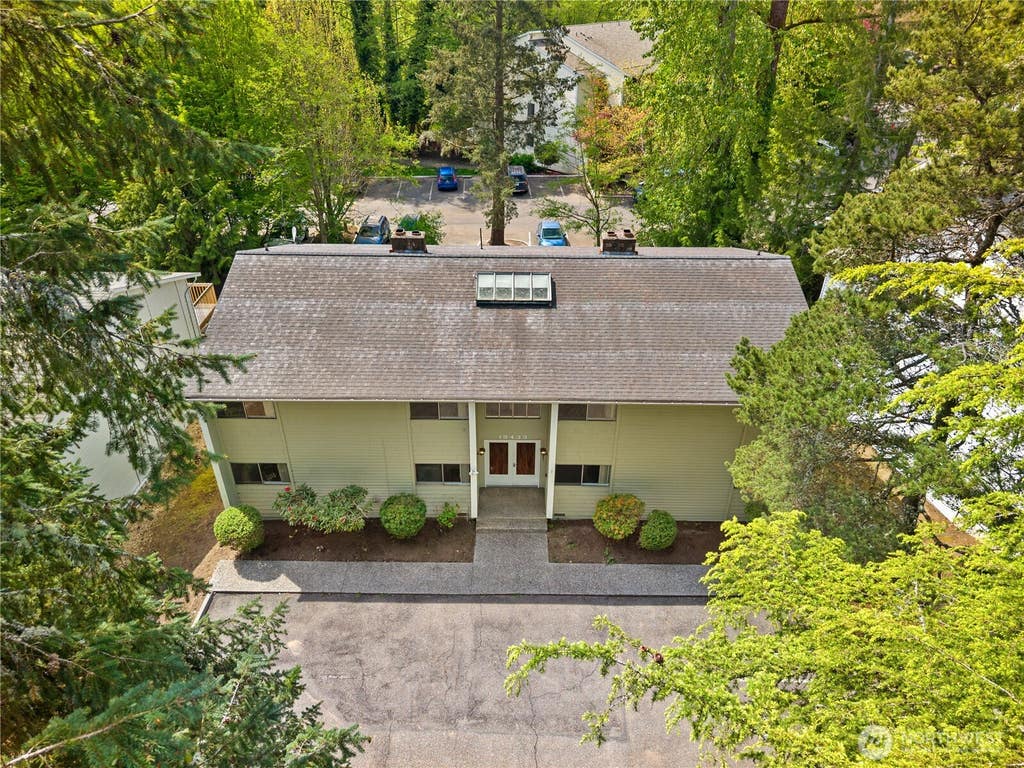 Photo of 19433 28th Avenue NE, Lake Forest Park, WA 98155 (MLS # 2547640)