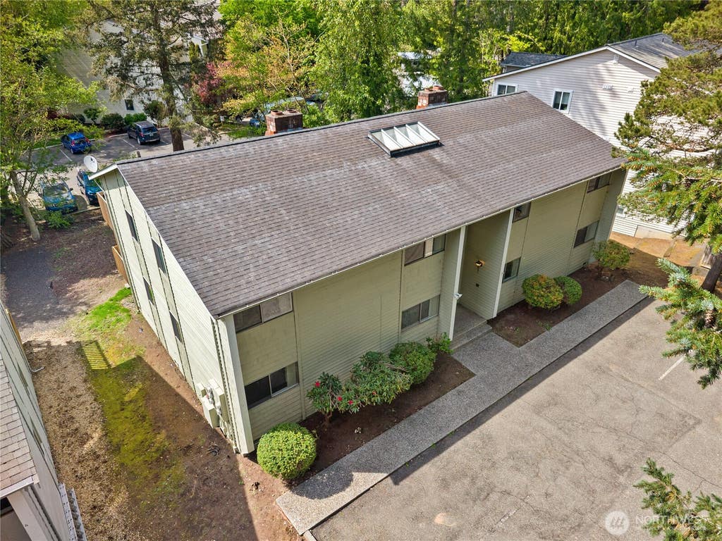 Photo of 19433 28th Avenue NE, Lake Forest Park, WA 98155 (MLS # 2547640)